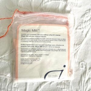 NWT Jane Iredale Magic Mitt Makeup Remover with Water Only
